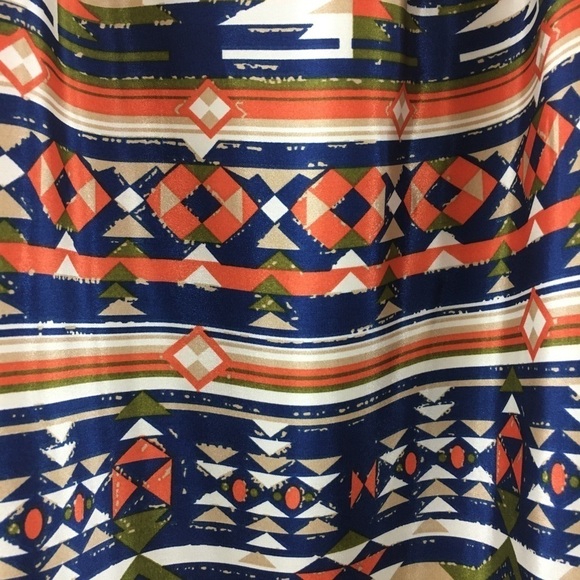 JADE Melody Tan Geometric Print Sleeveless Top Chain Detail - Picture 9 of 11